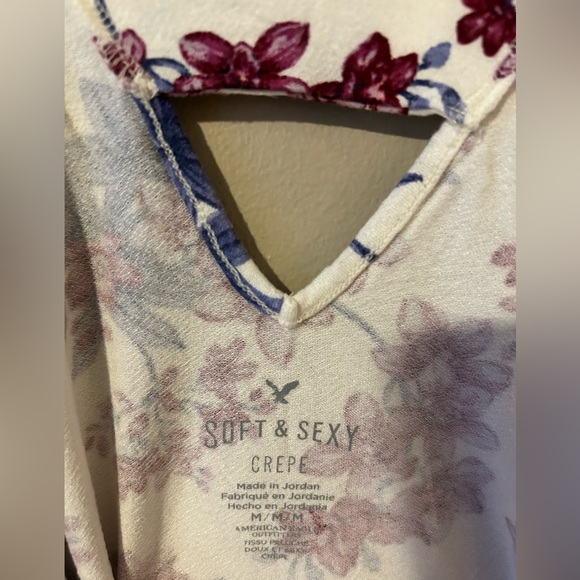 AE soft & sexy double v-neck floral tank, size medium - Picture 3 of 3